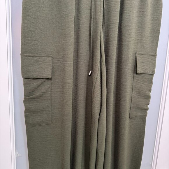 Adrianna Papell Dark Green Utility Pocket Joggers | Size Medium - Picture 7 of 10